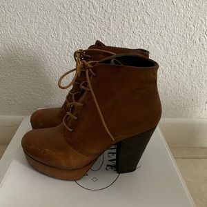 Steve Madden Cognac size 9.0 booties